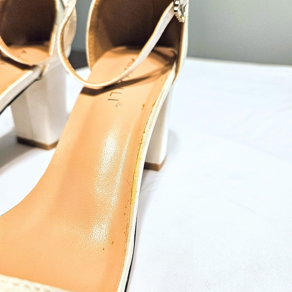 NWOT JJ's House "Annaili" Style Satin Off-White Block Heel Wedding Bride Shoes - Picture 6 of 11